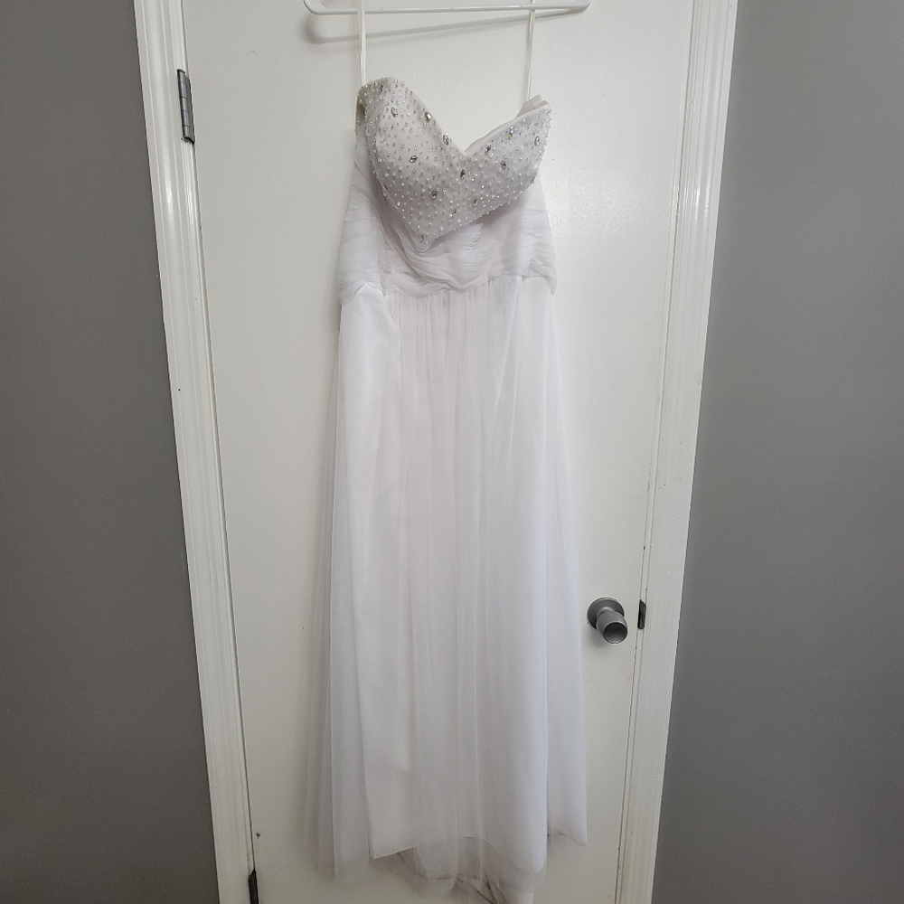Strapless wedding dress